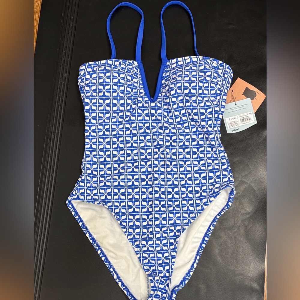 NWT Shade & Shore One Piece Swim Suit size Small (4-6) with full coverage bottom